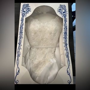 Wedding gown. Size 10